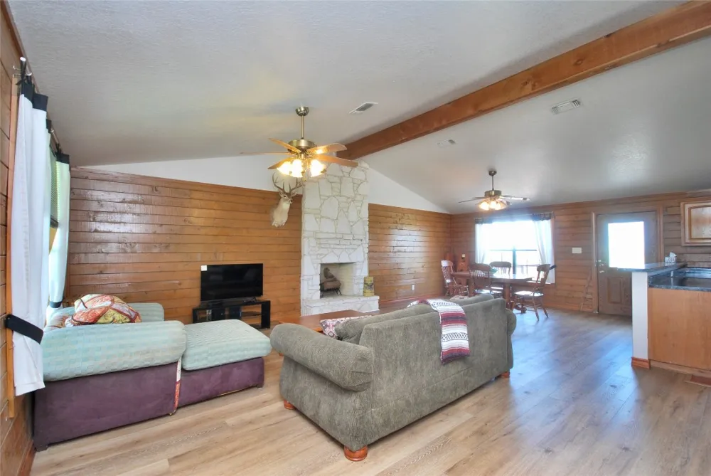 2725 Old Lehmann Road Kingsbury, TX 78638